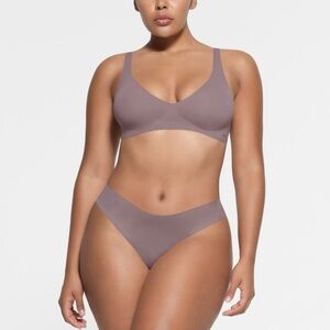 SKIMS Naked Plunge Bralette in Mauve